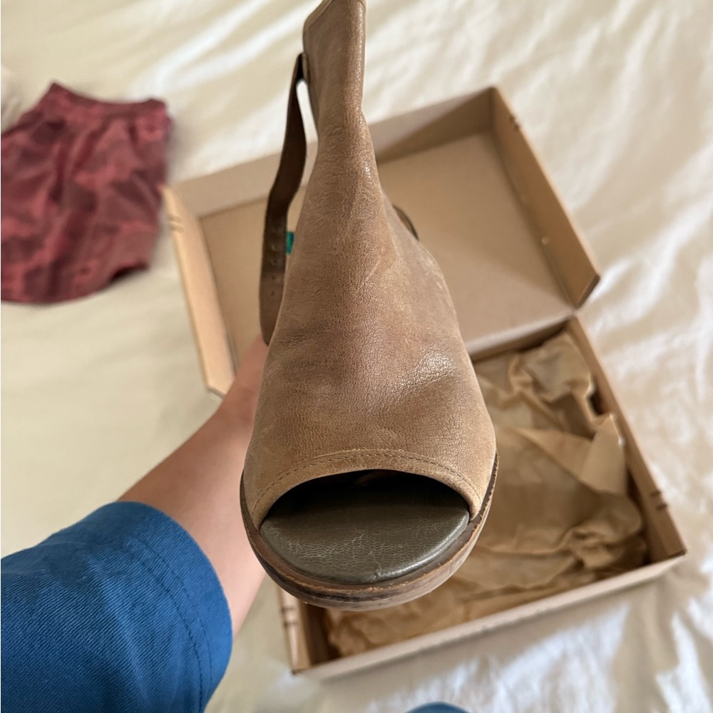 Lucky Brand Tan Leather Heel